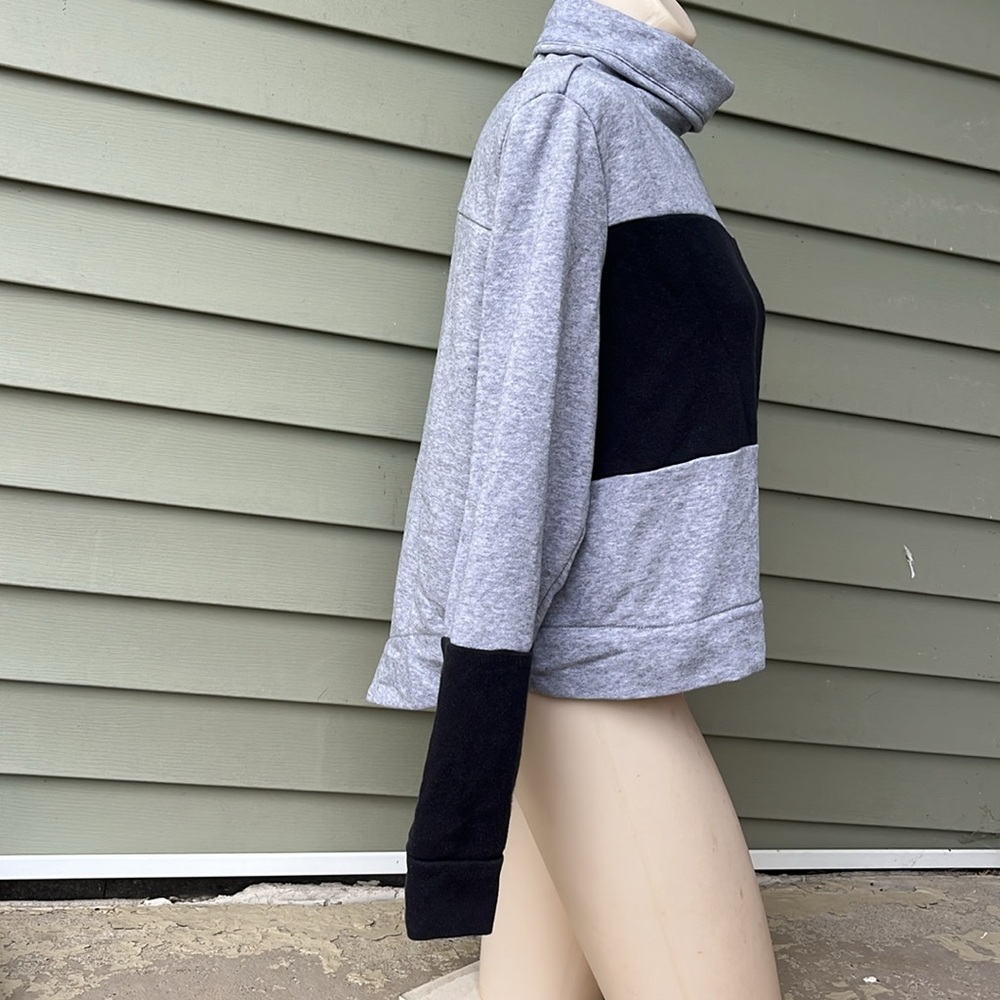 EUC Adidas turtleneck cropped sweatshirt - Picture 6 of 15